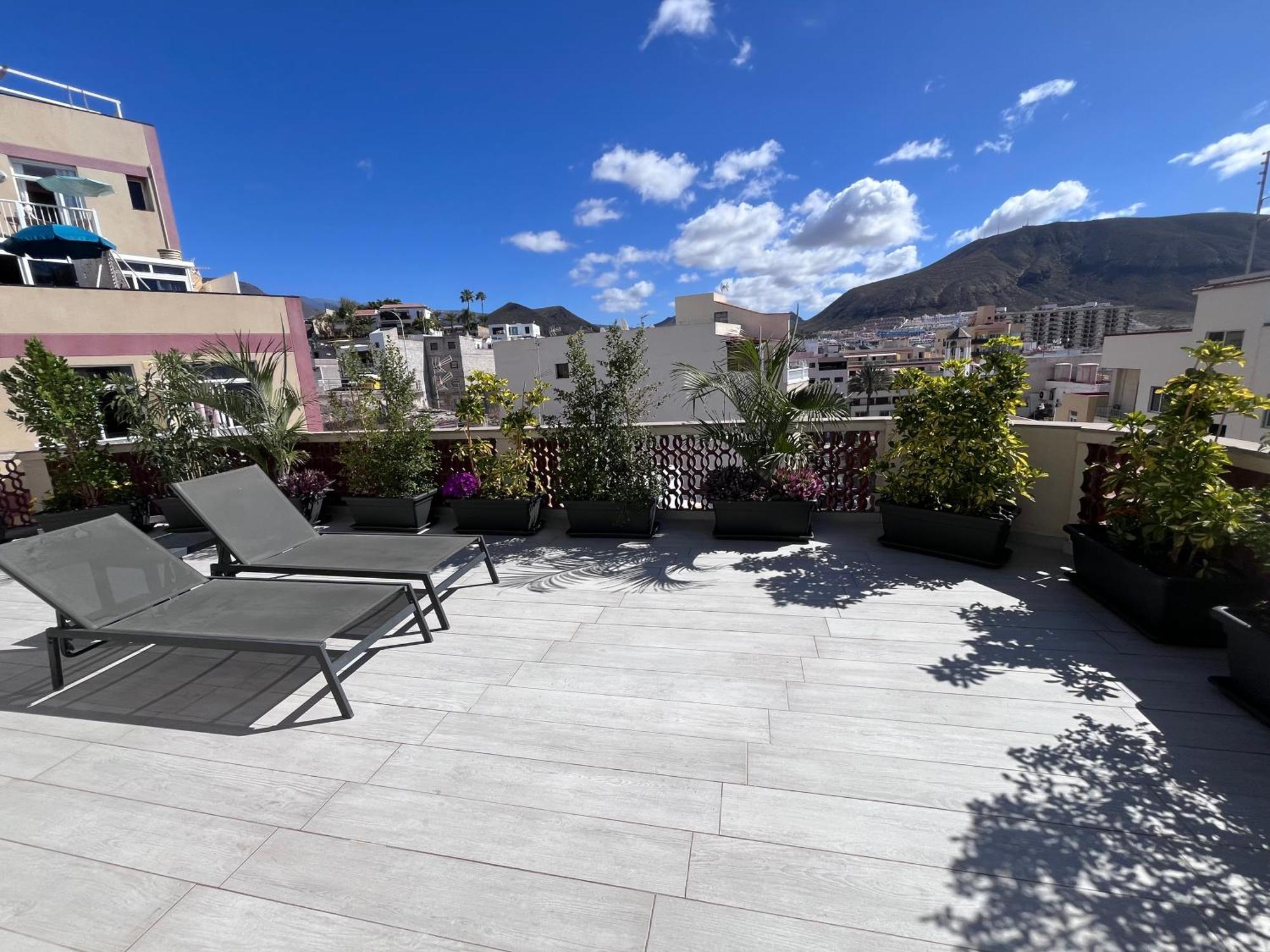 Апартаменты The White Heart House - Attic Sea View Лос Кристианос Экстерьер фото