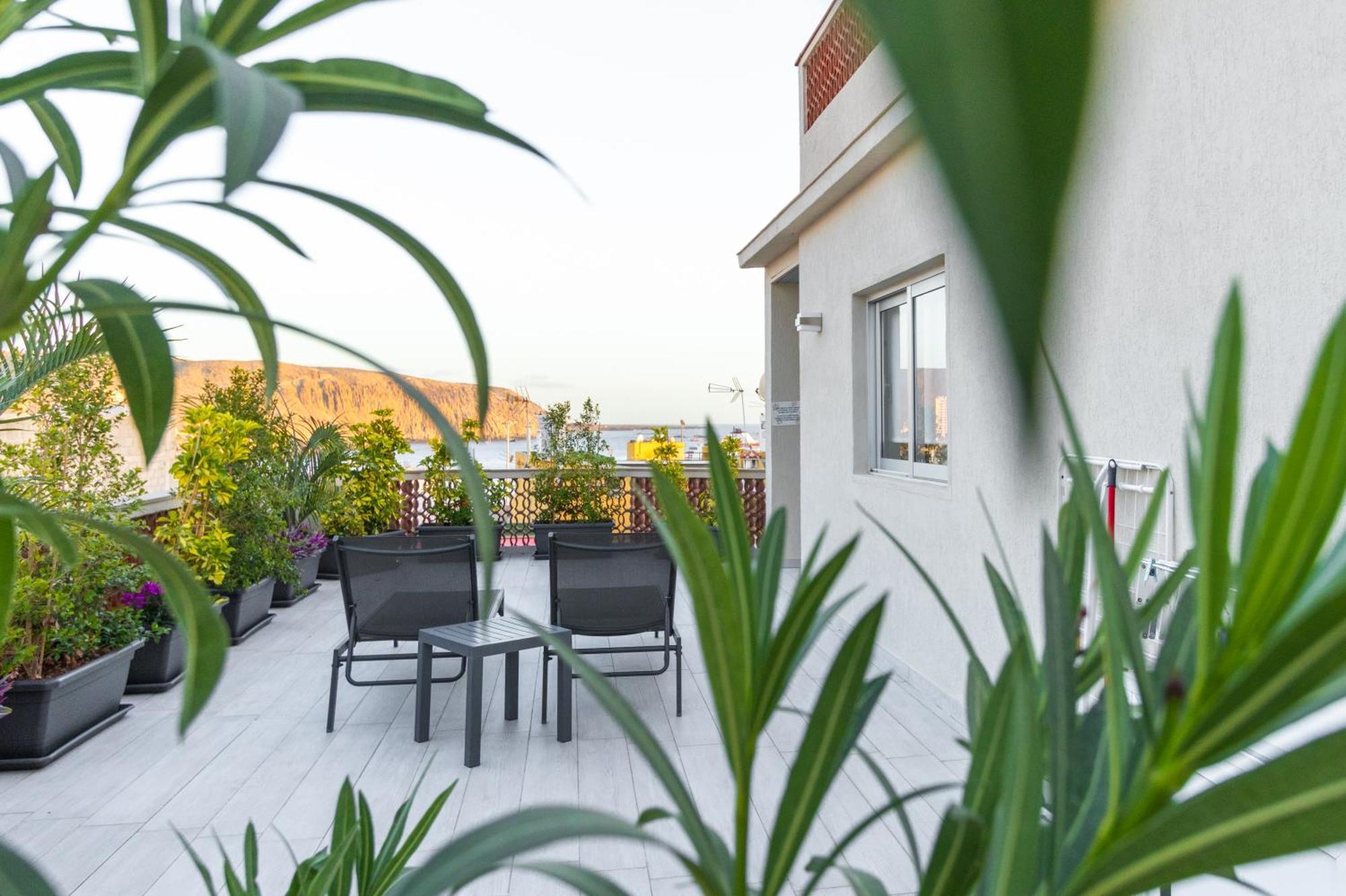Апартаменты The White Heart House - Attic Sea View Лос Кристианос Экстерьер фото