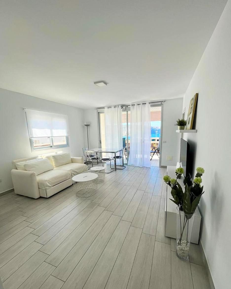 Апартаменты The White Heart House - Attic Sea View Лос Кристианос Экстерьер фото